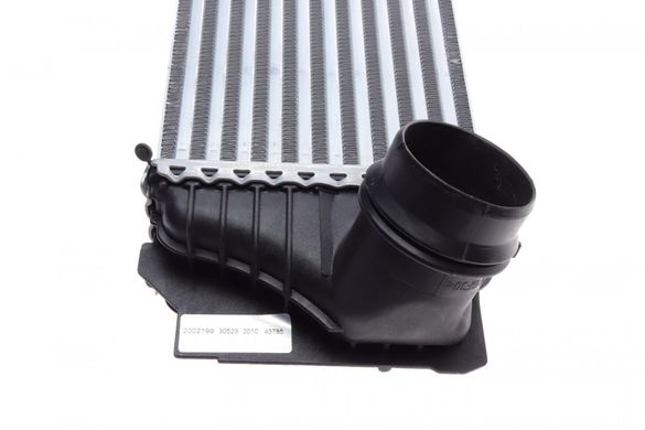 Радиатор интеркулера BMW 5 (F10)/7 (F01/F02/F03/F04) 2.0/3.0D 08- 30523NRF фото